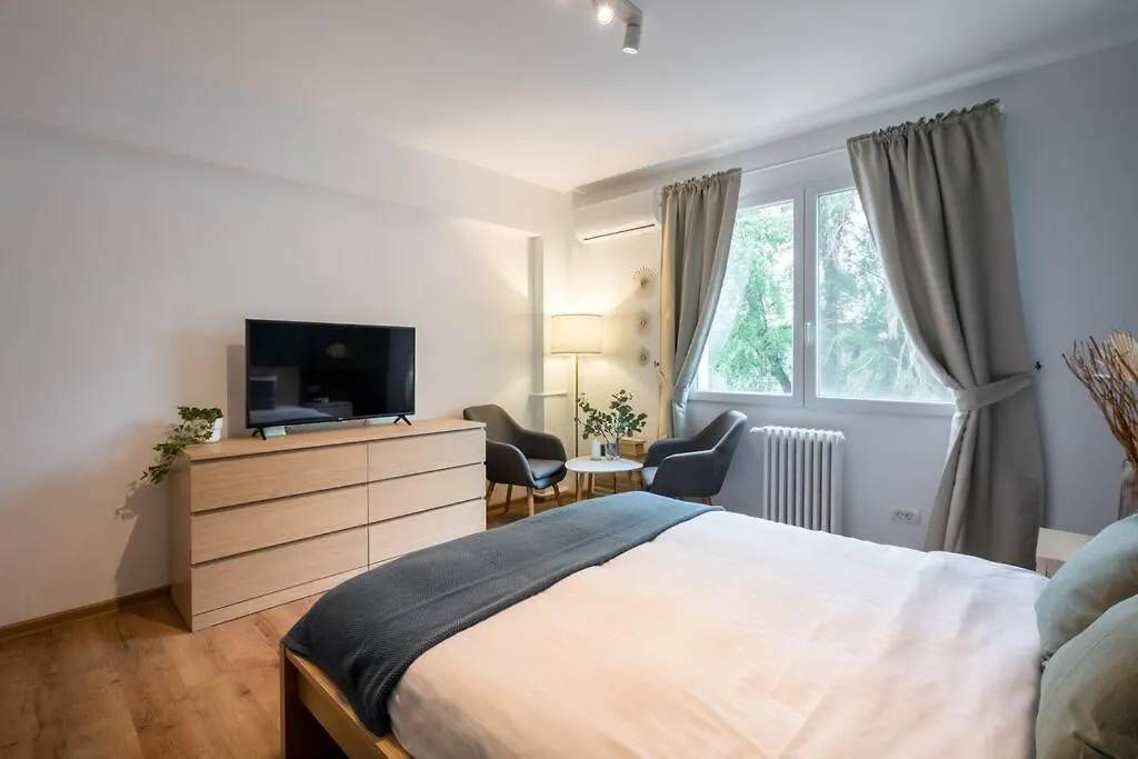 Charming Studio - City Center Bucharest Apartment
